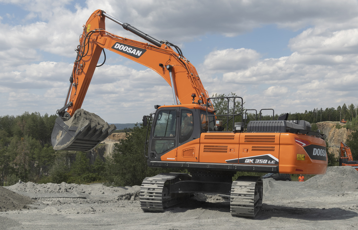 Экскаватор дусан. Doosan 350. Гусеничный экскаватор Doosan. Doosan dx1000lc-7. Doosan экскаватор производитель.