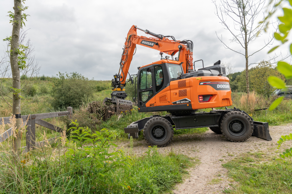 New Doosan DX165WR-7 Reduced Radius Wheeled Excavator | Develon Europe